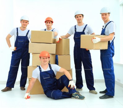 Reliable Watford removal van assisting with a smooth move